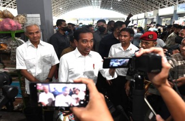 Jokowi dan Ganjar Tampak Mesra Saat Kunker di Jateng, Ternyata Ini yang Dibahas