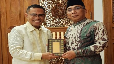 Yayasan Muslim Sinarmas Serahkan Wakaf Alquran ke Ketum PBNU