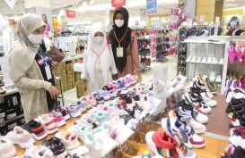 Pertamina Group Surabaya Ajak Anak Yatim dan Dhuafa Belanja Baju Lebaran