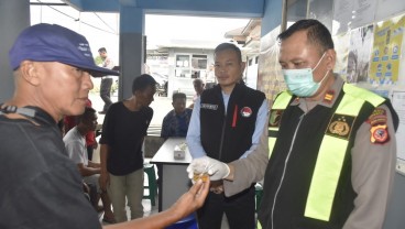 Antisipasi Kecelakaan Saat Mudik, Sopir Angkutan di Kabupaten Cirebon Jalani Tes Urine