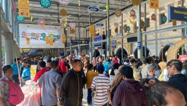 Stasiun Pasar Senen Mulai Dipadati Pemudik Hari Ini