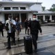 5 Jam Geledah Kantor Wali Kota Bandung Yana Mulyana, KPK Bawa Keluar Tiga Koper Besar
