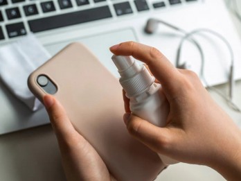 Ini 6 Cara Membersihkan Casing HP yang Menguning dengan Cepat