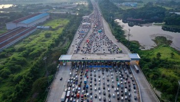 Jalan Tol Jakarta Cikampek Macet Total, Ribuan Kendaraan Terjebak di MBZ dan Contraflow