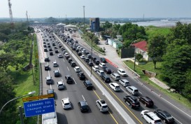 Jalan Tol Jakarta-Cikampek Dipadati Pemudik, Ini Titik Macetnya!