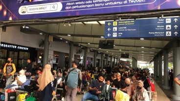 Pemudik Serbu Stasiun Pasar Senen, tapi Antrean Tertib dan Lancar