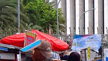 Berkah Ramadan, Pedagang Cilok di Sekitar Masjid Istiqlal Raup Omzet Rp600 Ribu Sehari