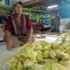 Pedagang Ketupat di Jakarta Mengeluh Omzet Anjlok pada Lebaran 2023