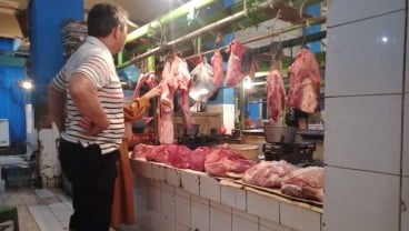 Meroket! Daging Impor Bulog Dijual Rp140.000 Per Kg di Pasar Jatinegara