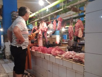 Meroket! Daging Impor Bulog Dijual Rp140.000 Per Kg di Pasar Jatinegara
