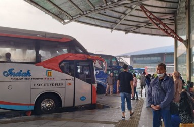 H-1 Lebaran, Keberangkatan Bus di Terminal Pulo Gebang Menurun