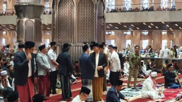 Sandiaga Uno, Anies Baswedan dan Zulkifli Hasan Kompak Salat Id di Istiqlal