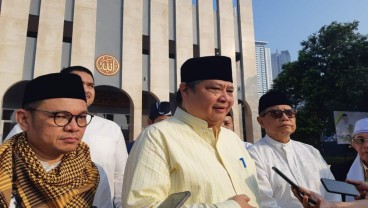 Airlangga Berdoa Golkar Menang di Pemilu 2024, saat Salat Id di Masjid Ainul Hikmah