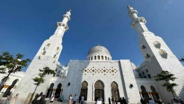 Melihat Kemegahan Masjid Raya Sheikh Zayed Tempat Jokowi Salat Idulfitri