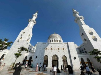 Melihat Kemegahan Masjid Raya Sheikh Zayed Tempat Jokowi Salat Idulfitri