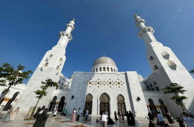 Melihat Kemegahan Masjid Raya Sheikh Zayed Tempat Jokowi Salat Idulfitri