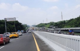 Arus Kendaraan ke Cikampek Padat, Jalan Tol Layang MBZ Ditutup Sementara