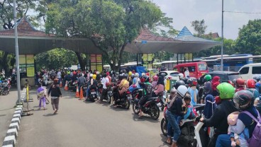 Ribuan Orang Padati Ragunan, Antreannya Bikin Ngelus Dada