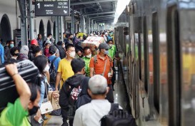 Hari Ketiga Lebaran, Stasiun Pasar Senen Masih Diramaikan Pemudik