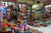 Libur Lebaran, Surga Mainan Anak-Anak Pasar Gembrong Sepi Pengunjung