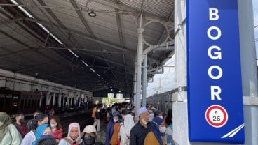 H+4 Lebaran, Jadwal Berkurang Penumpang KRL Menumpuk di Stasiun Bogor