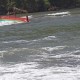 Perahu Wisata Terbalik di Pantai Pangandaran Usai Terkena Ombak, Satu Orang Tewas