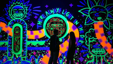 Pameran Feeling Fluorescent Karya Seniman Addy Debil di Yogyakarta