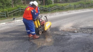 Demi Kelancaran Berkendara, PHR Perbaiki Jalan Berlubang di Rumbai