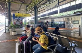 Macet Demo Buruh, 16 KA Jarak Jauh Berhenti di Stasiun Jatinegara