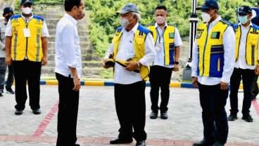 Presiden Jokowi Cek Langsung Kondisi Jalan Rusak di Lampung Hari Ini