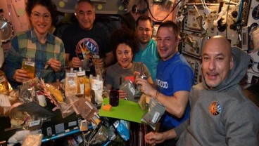 Makanan Apa yang Dikonsumsi Astronot di Luar Angkasa?