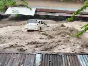 Fakta Banjir Bandang di Pemandian Sambahe: Mobil Hanyut hingga Wisata Hancur