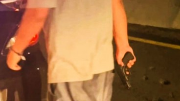 Viral Aksi Koboi Pengendara Mobil Polri Tenteng Pistol dan Ngamuk di Jalan