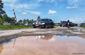 Konfirmasi Istana soal Mobil Jokowi Nyangkut Lewati Jalan Rusak di Lampung