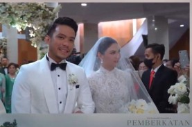 Tampil Menawan dengan Pakaian Putih, Jessica Mila…