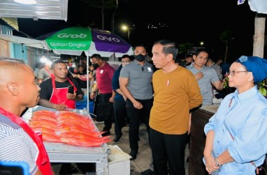 Jokowi Tinjau Kawasan Kuliner Kampung Ujung Labuan Bajo Jelang KTT Asean