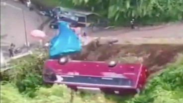 Wali Kota Tangsel Ungkap Kejanggalan Bus Wisata yang Terguling di Guci Tegal