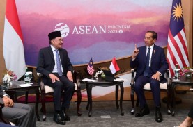 Bertemu PM Malaysia di KTT Asean, Jokowi Bahas Perlindungan…