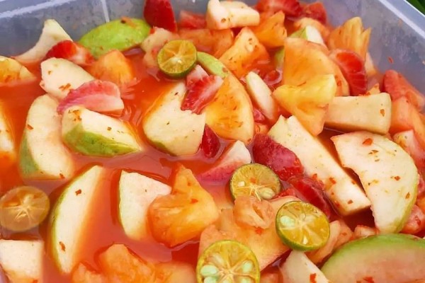 11 Makanan Khas Bogor yang Populer dan Banyak Dicari - asinan buah (instagram.com_memasakdanmemasak)