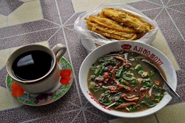 10 Makanan khas Kalimantan, Rasanya Nikmat dan Autentik - bubur pedas (wikimedia commons)