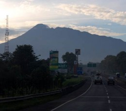 Jalur Pendakian ke Gunung Pangrango Ditutup Mulai 15 Mei