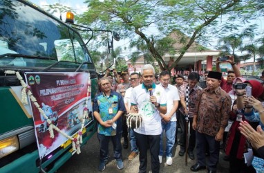 Ganjar Lepas Keberangkatan Ekspor 7 Kontainer Produk UMKM Jateng