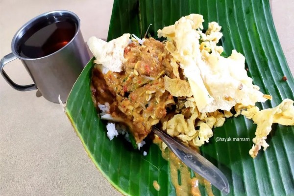 Pilihan Makanan Khas Malang, Wajib Untuk Dicoba - pecel pincuk (instagram.com_hayuk.mamam)