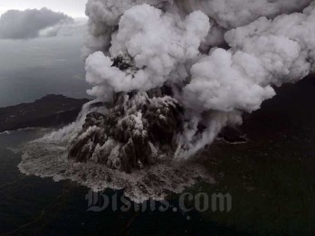 Gunung Anak Krakatau Kembali Erupsi Malam Ini