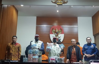 KPK Cekal 10 Orang di Kasus Bupati Meranti, Mayoritas Pegawai BPK
