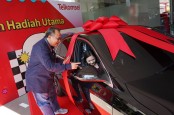 Ibu Rumah Tangga Dapat Hadiah Mobil Mercedes-Benz C200 Dari Telkomsel