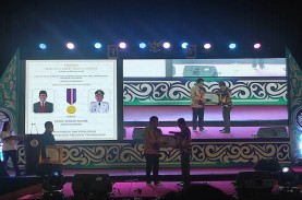 Bupati Sumedang Sabet Penghargaan Lencana Bakti Transmigrasi…