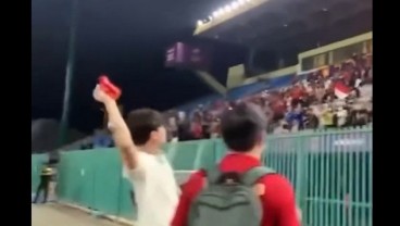 Tengil! Pemain Thailand Buang Medali Perak Sea Games 2023 dan Boneka dari Tuan Rumah