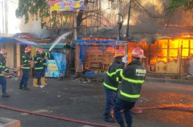 Kebakaran Puluhan Kios PKL di Padang, Kerugian Mencapai…