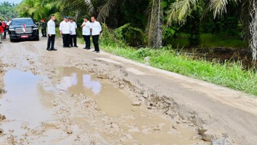 Jokowi Tinjau Kondisi Jalan di Labuhanbatu Utara: Banyak yang Rusak!